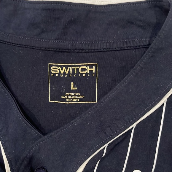 Switch Remarkable Legendary Black & White Pinstriped Shirt with Logo. SIZE L - Picture 7 of 11